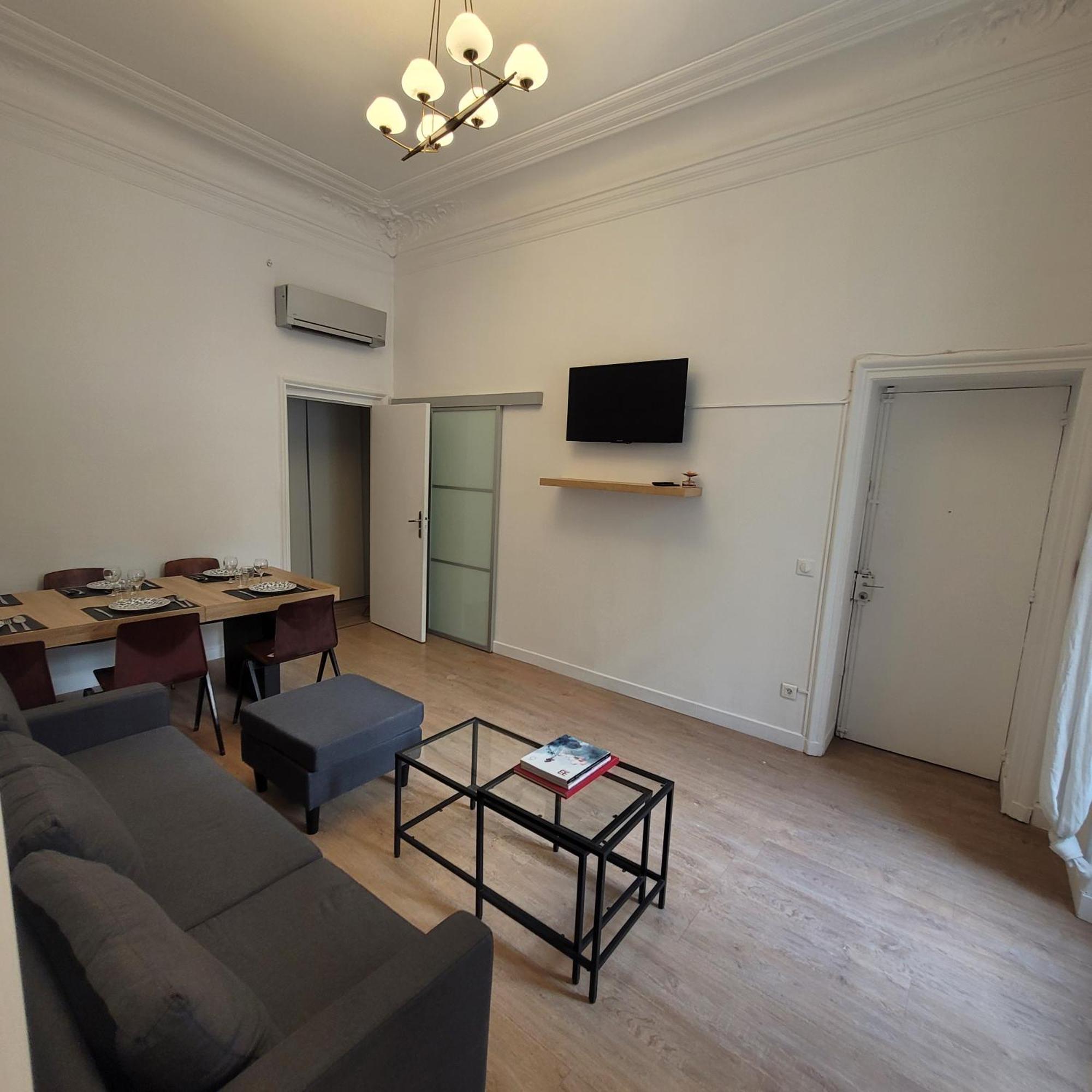 Bel Appartement Champs Elysees Avec 2 Chambres Paris Exterior photo